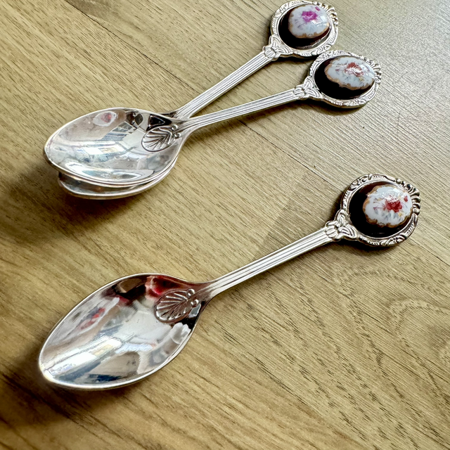 Cuillère Porcelaine vintage 