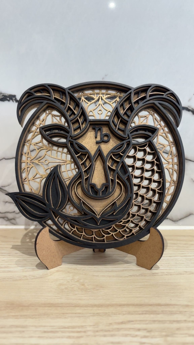 Capricorne Noir sur Or 