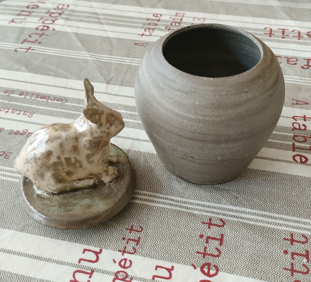 Boîte céramique au lapin – pièce unique faite main