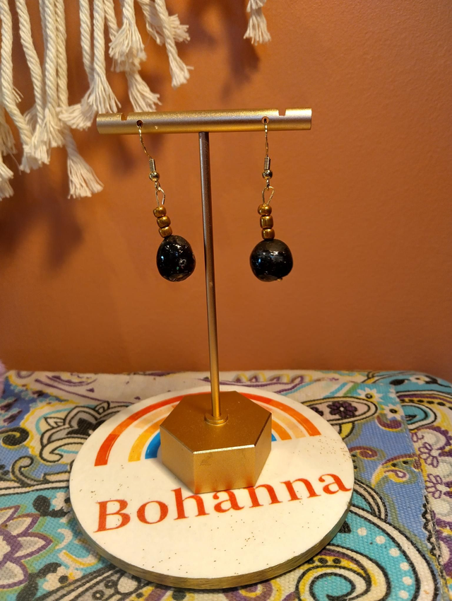 Handmade polymer clay bead earrings - Black and gold 