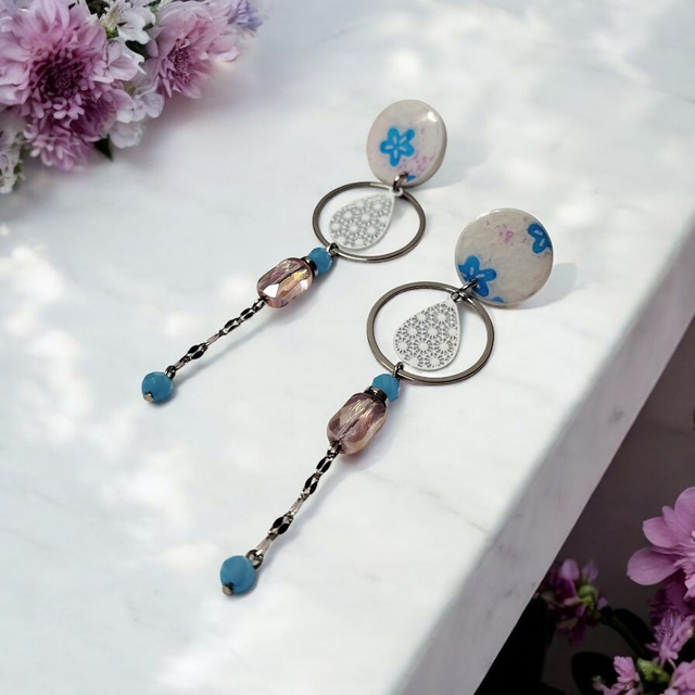Boucles d'oreilles pendantes motifs japonais bleu rose blanc