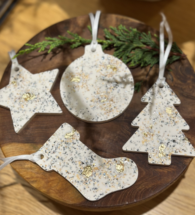 SET OF 4 BAUBLES GOLD