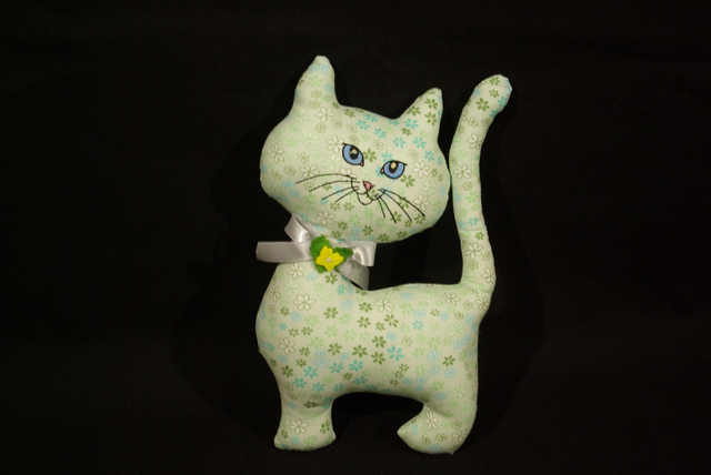 655-Doudou chat petit modèle, vert à fleurs hauteur 26 cm