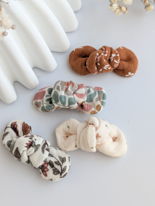 Barrette noeud Romie motif fleuris