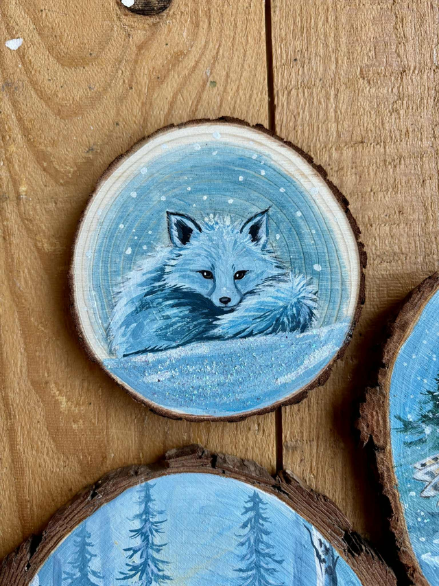 💙" Renard polaire " - peinture rondin 8 cm (pin)