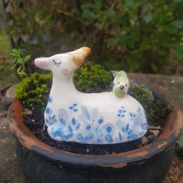 Biche bleu et oiseau 