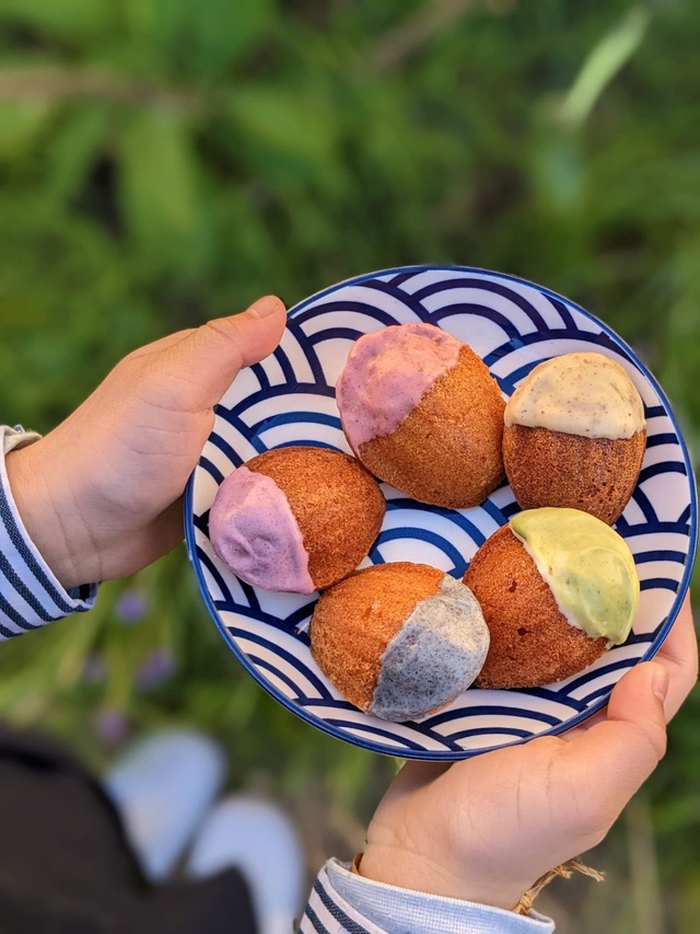 Mini Rainbow Madeleine