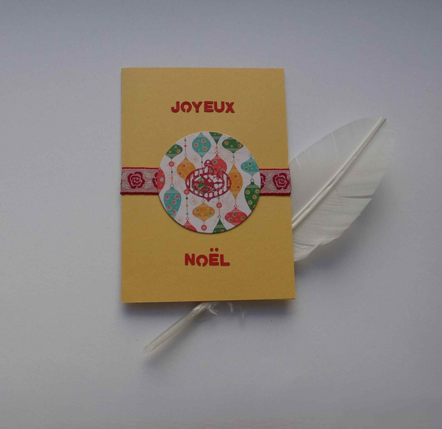 La carte à la jolie boule de Noël
