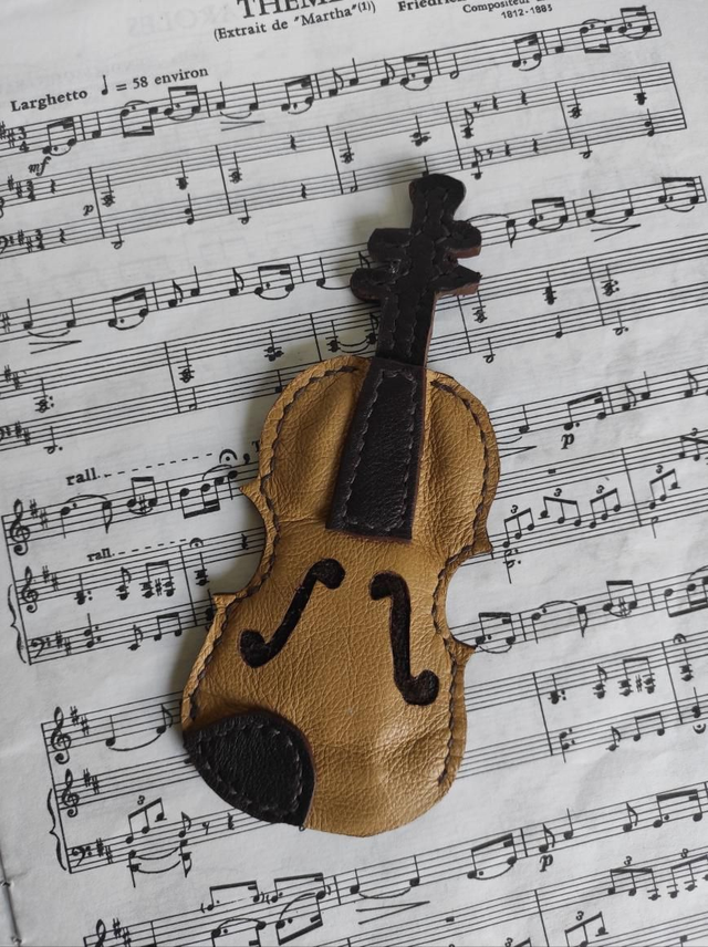 Range clés violon en cuir 