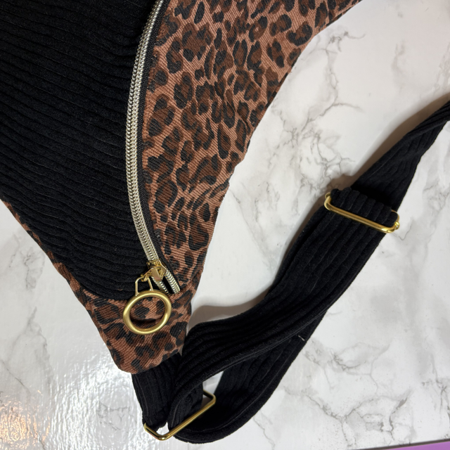 Sac banane en velours léopard et noir XL