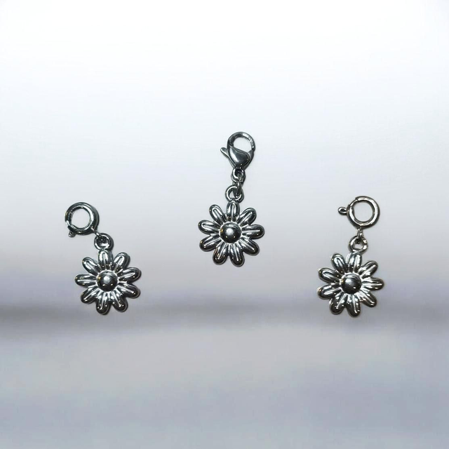 🌸 Charm’s Petite Fleur en Acier Inoxydable – Breloque Bijou 11 mm Argenté