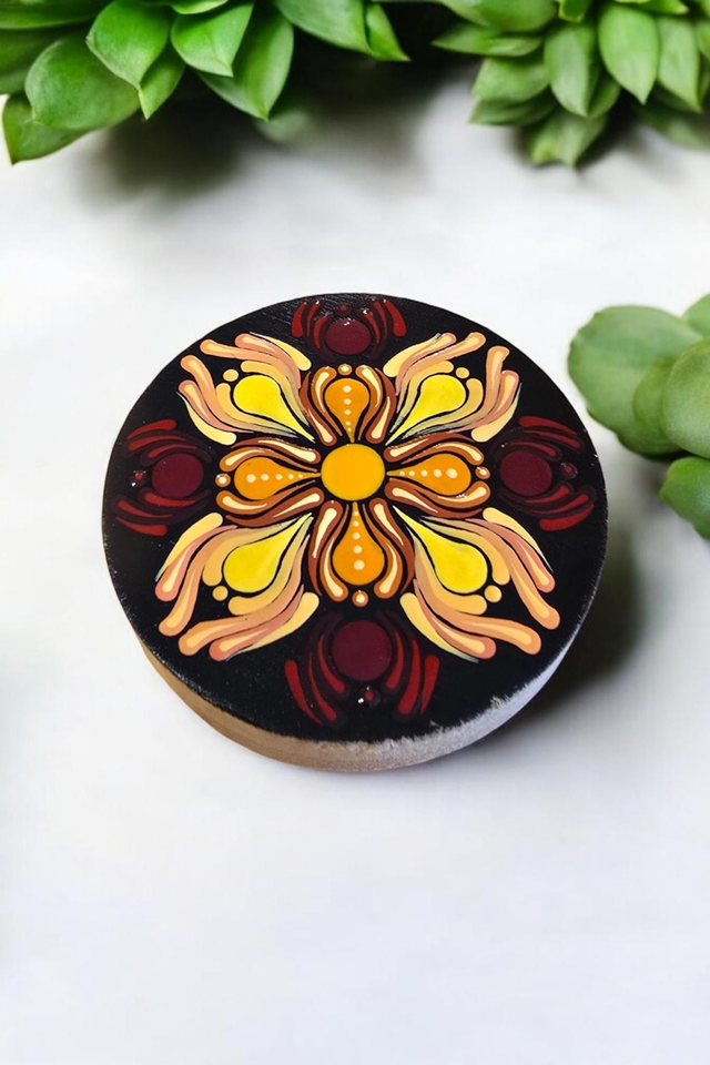 Decapsuleur rond en bambou mandala pointillisme orange, jaune et bordeau, aimant de réfrigérateur, ouvre bouteille de bière