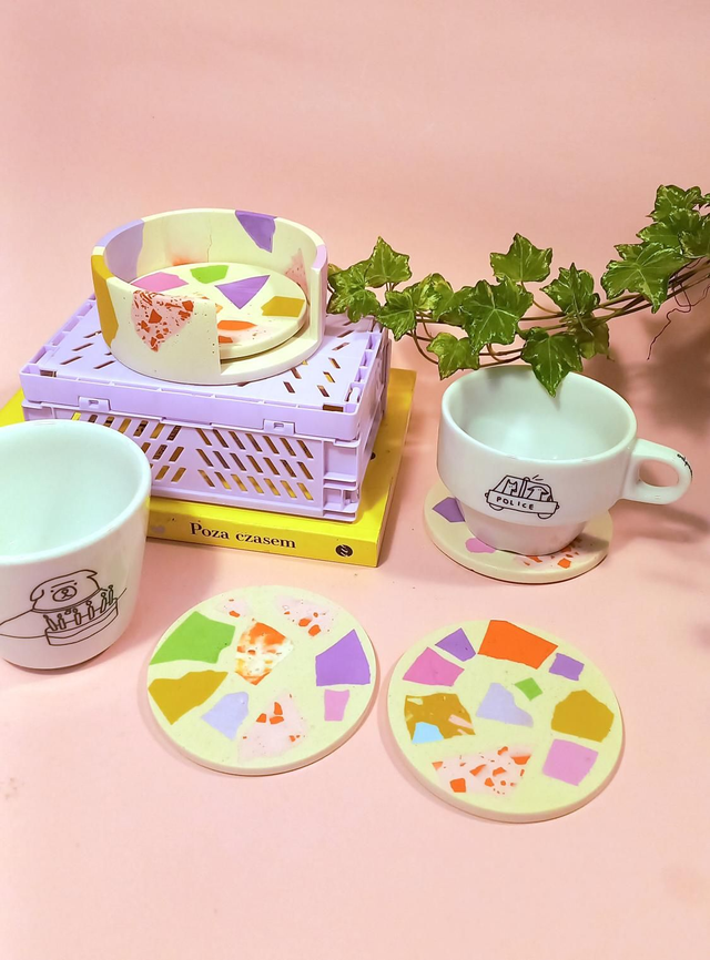 Kolorowa podkładka pod kubek, okrągła, organizer, biała, duże lastryko, 9 cm