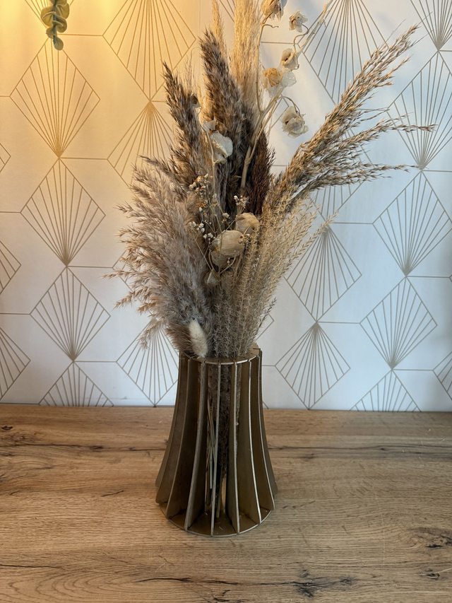 vase en bois avec pampa