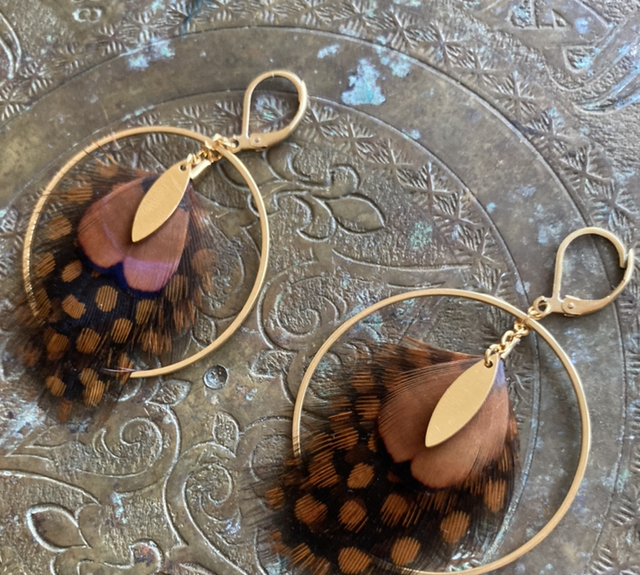 Boucle d’oreille Beleza en plume couleurs automnale