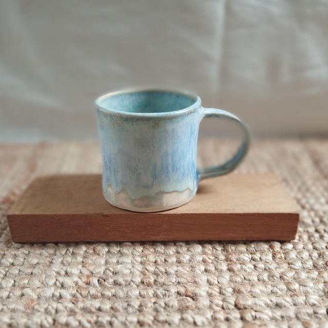 Mug, argile blanc, émail bleu clair