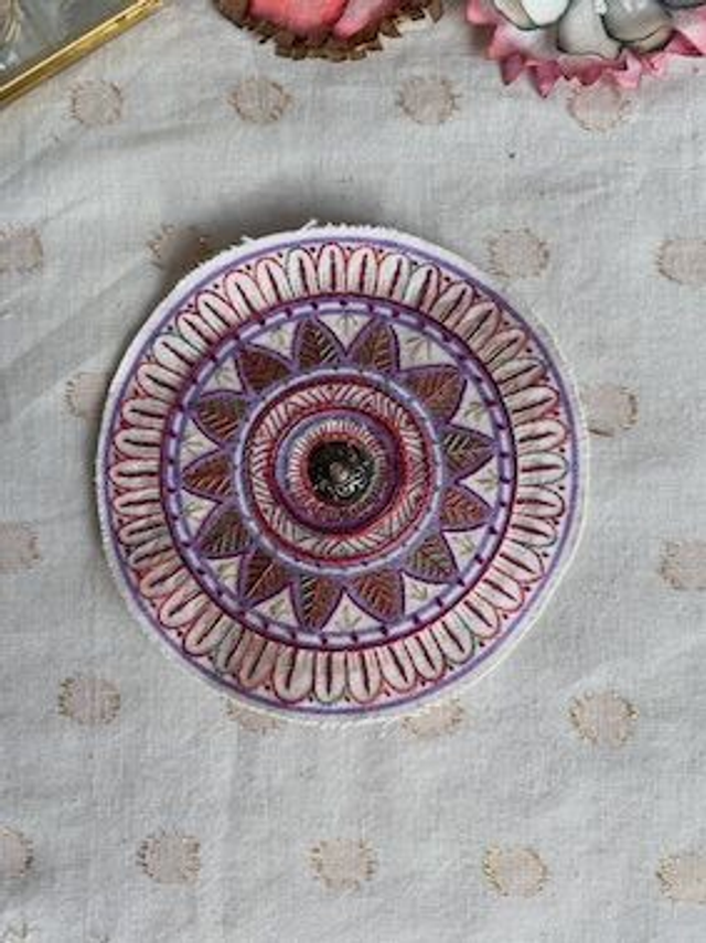 Mandala brodé sur coton