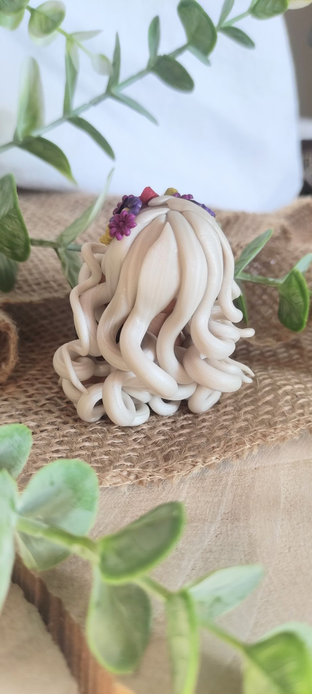 🌷 Gardienne des Lumières du Cœur – Quartz d’Améthyste & Couronne Florale Arc-en-Vie 🌿