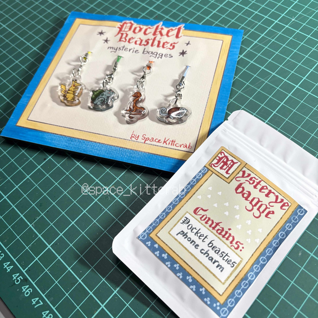 Mystery Pocket Beasties phone charm (obesek za telefon)