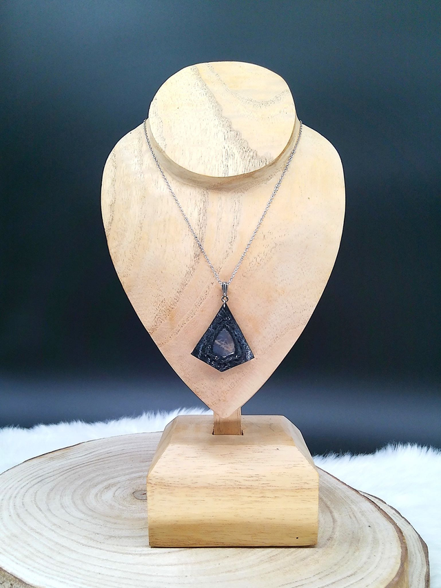 Jorōgumo, pendentif en pierre de lune et cuir