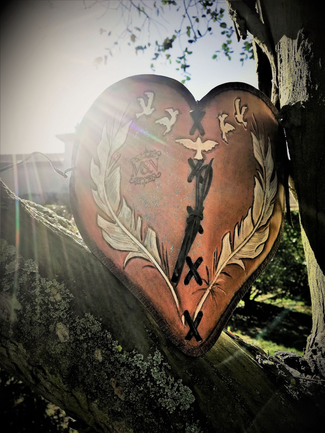 Carnet en cuir coeur de plumes