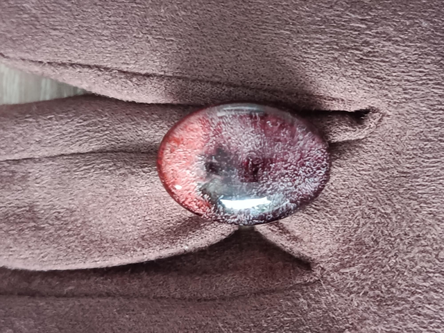 "Graine d'éclipse", bague réglable en laiton avec cabochon en résine