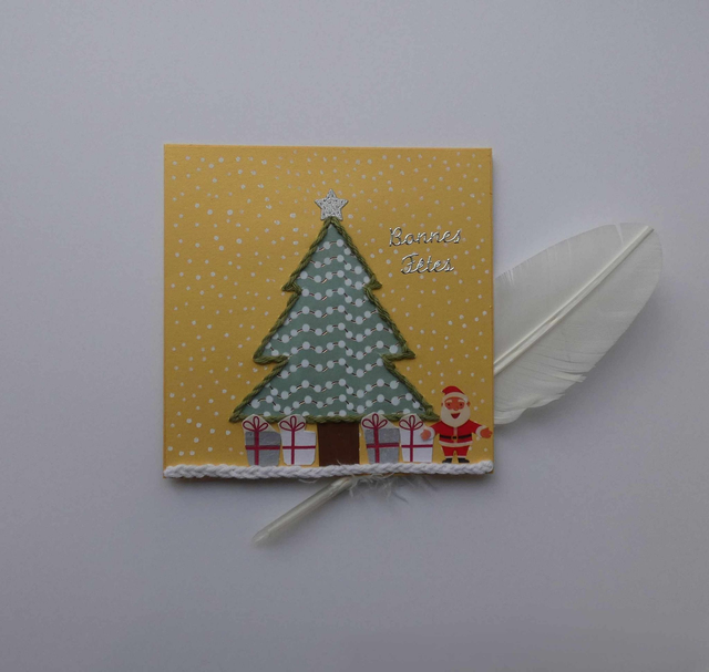 Le sapin le père noël et les cadeaux