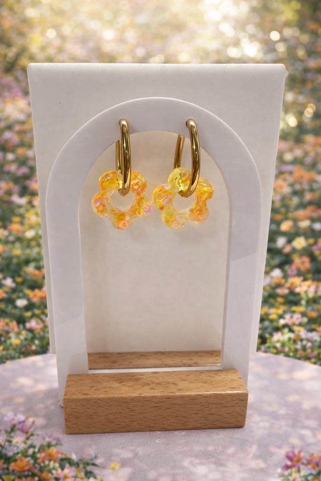 Fleurs jaunes avec des cœurs étoiles