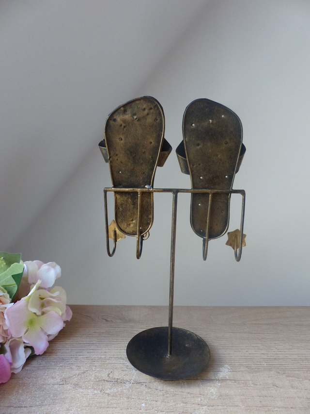 Porte bijoux en forme de chaussures tongs en métal artisanat d'art, Support à bijoux fait main, Décoration maison thème bord de mer, Cadeau