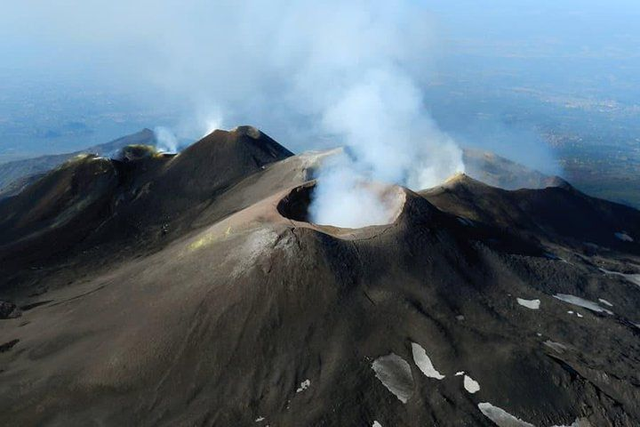 Transfer from Taormina to Siracusa + Etna and Riviera of Cyclops Tour (or viceversa - Private Transfer)