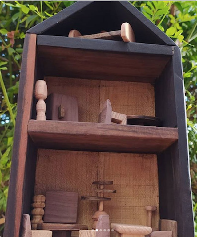 Juguete Educativo Casa de madera de muñecas modelo mini 3 habitaciones Medida aproximadamente  25x14x8