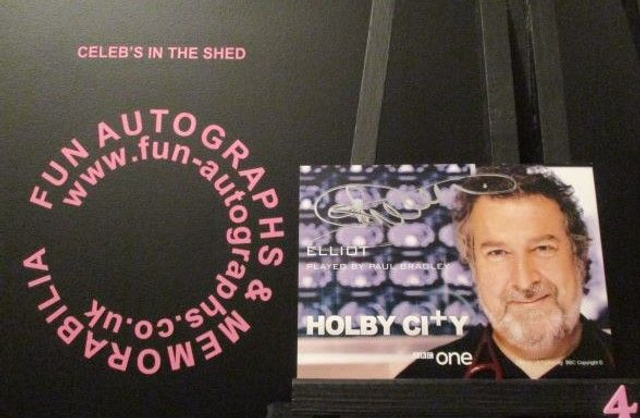 Paul Bradley (Elliott) Authentic Autographed Holby City 6x4 Cast Card (4)