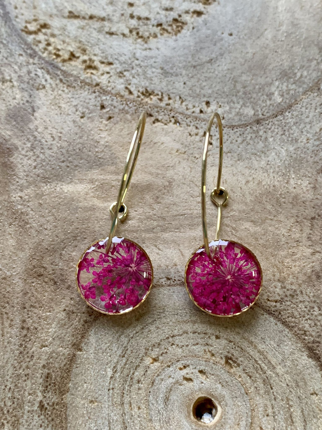 Roses : boucles d'oreilles créoles (dorées)