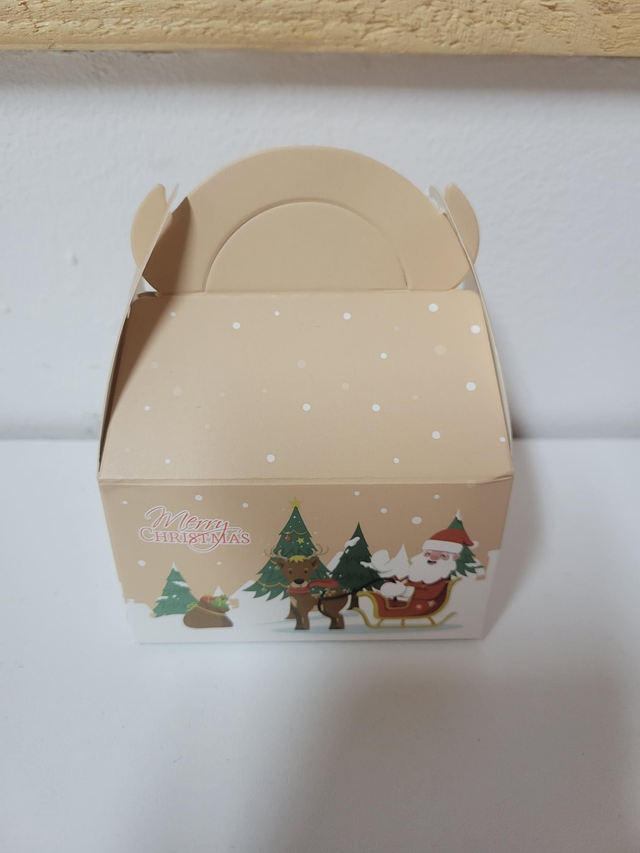 Petite boîte de Noël garnie de chocolats 