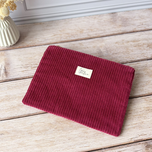 Pochette plate en velours bordeaux 