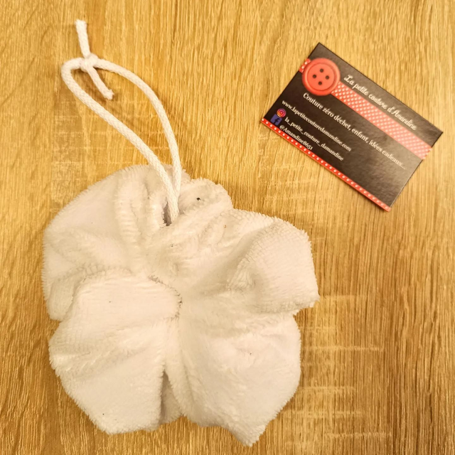 Fleur de douche blanche 