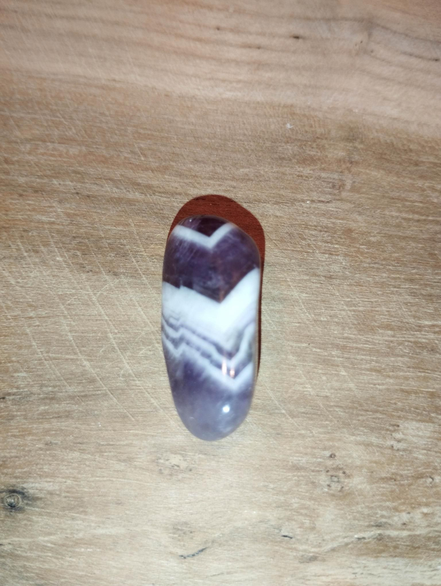 Améthyste à chevrons 