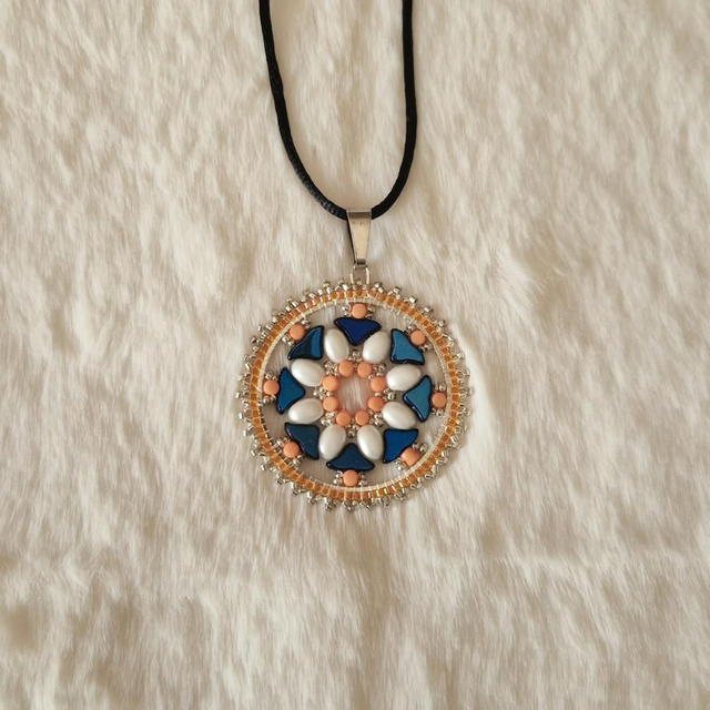Pendentif rosace orange et bleu 