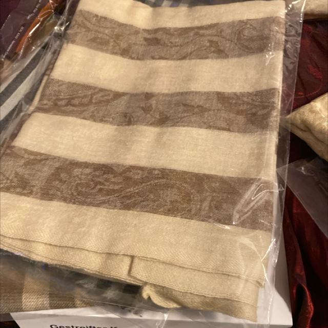 Gestreifter "Ring-Schal" aus 100% Kaschmir, handgewoben mit Paisley Muster