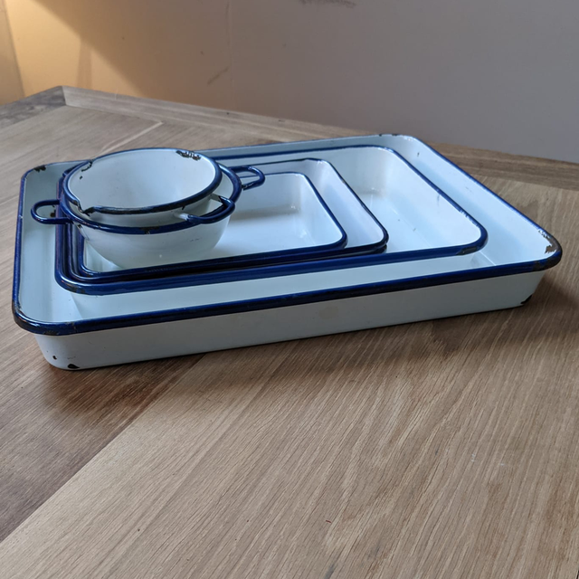 Lot de plats émaillés