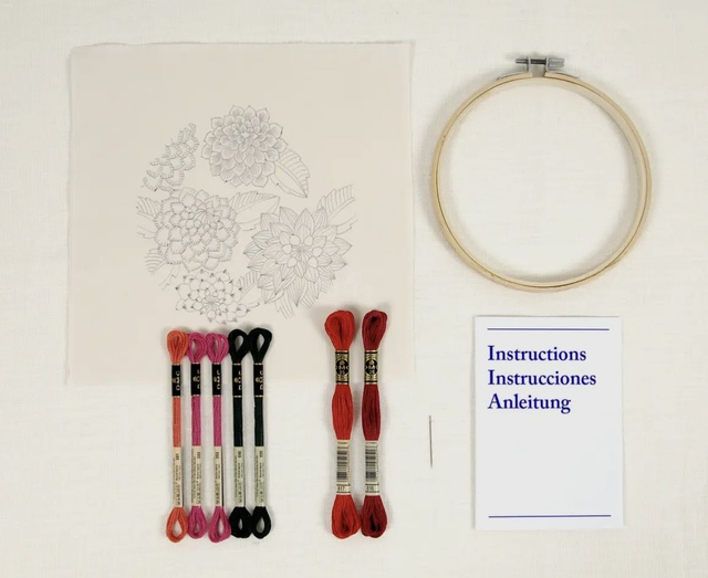 Red flower craft kit (DMC Group)