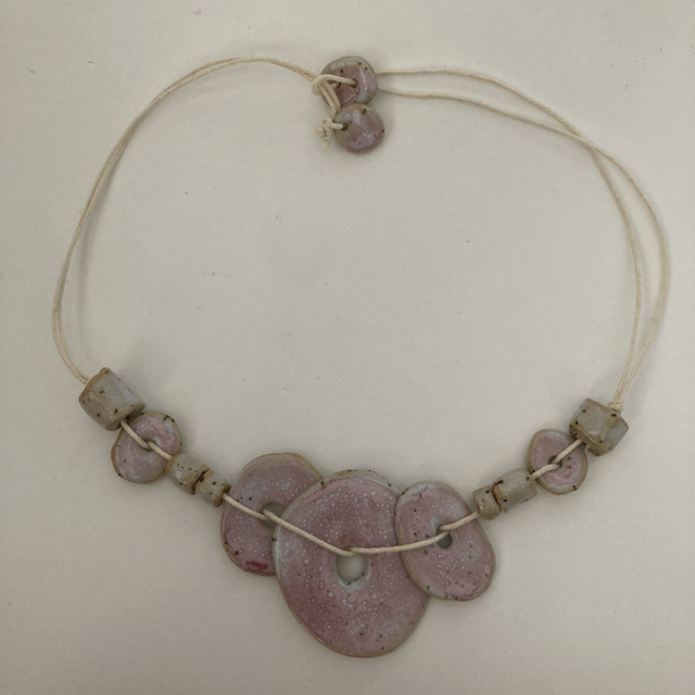 Collier « octobre rose »