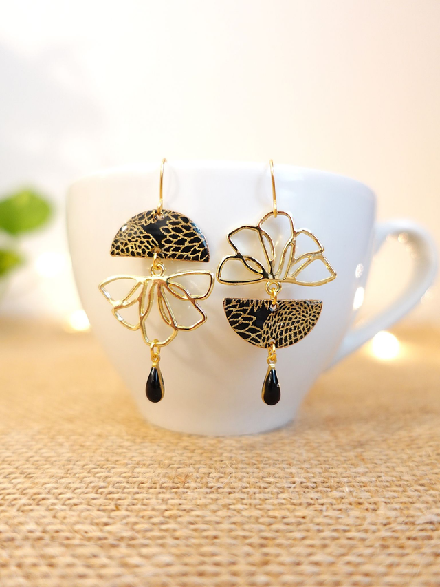 Plaqué or 18k / Papier japonais washi / Bleu marine, or / Bijou japonais / Boucles d'oreilles asymétriques /