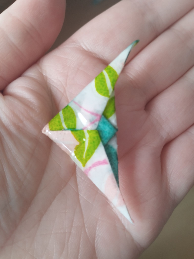 Broche Cerf-volant à motifs floraux