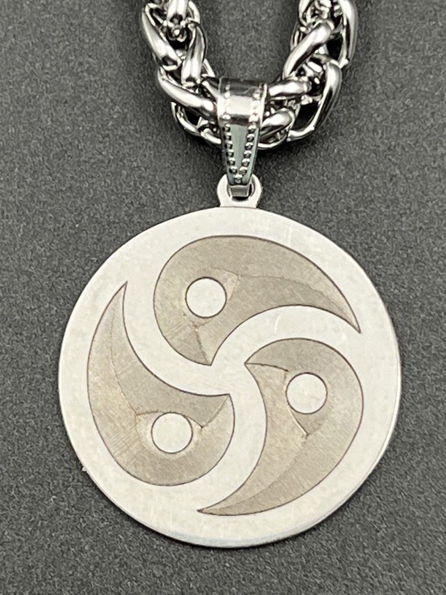 Ronde hanger met BDSM symbool (inleg) inclusief collier.