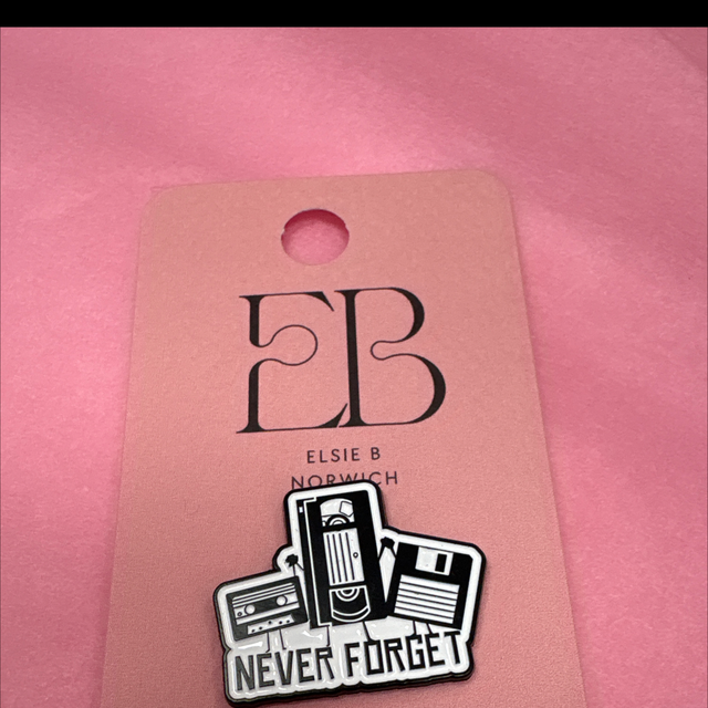 Never Forget - Pin Badge
