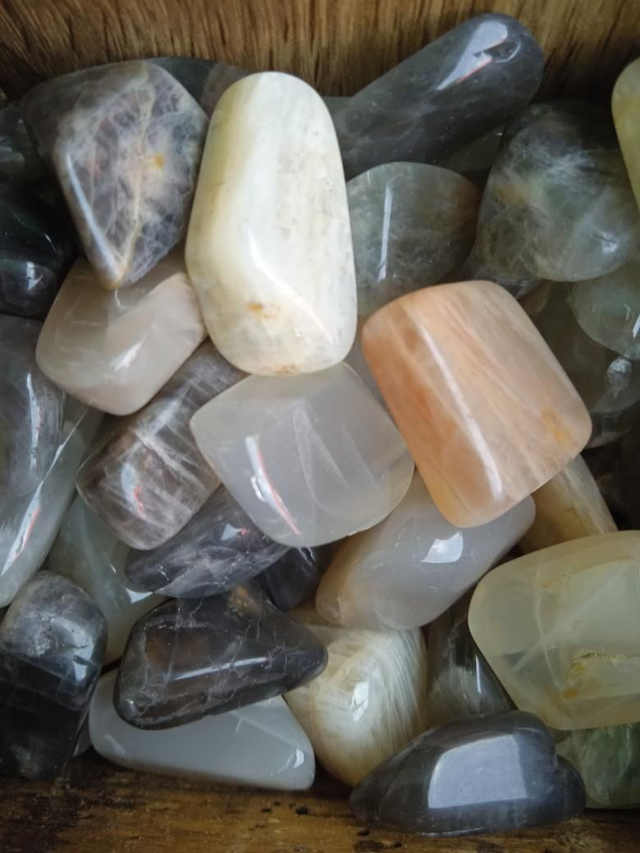 pierre de lune (pierre roulée) 