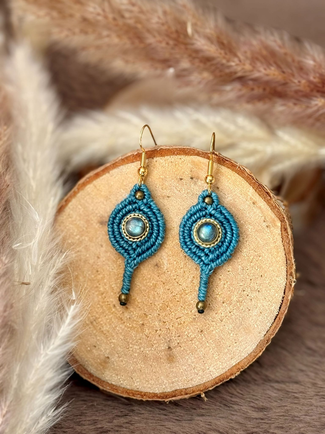 Boréale - Boucles d’oreilles micro-macramé et labradorite / Collection Céleste