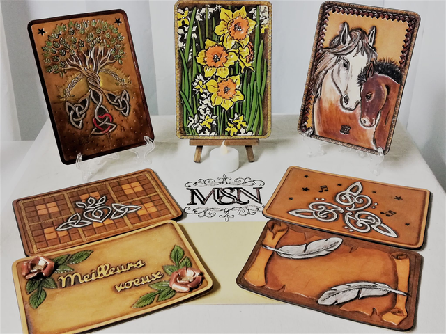 Carte d'anniversaire en cuir repoussé