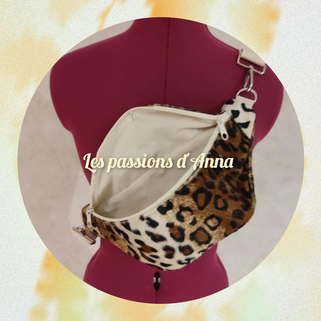 Sac banane velours léopard